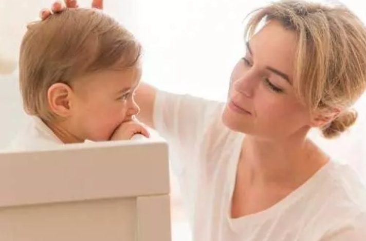 نوازش کردن کودک